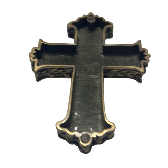 Cross Shaped Trinket Box with Magnetic Closure - Picture 4 of 5